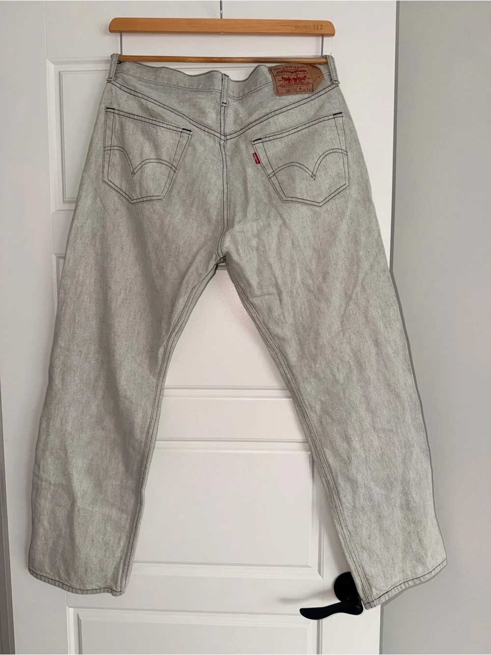 Levi's Men's Light Gray Relaxed Jeans
